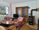 Wohnzimmer mit ausziehbarem Schlafsofa