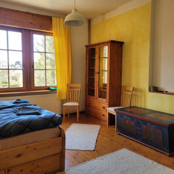 Schlafzimmer mit Gartenblick